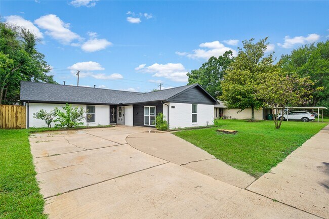 Building Photo - 5703 De Milo Dr