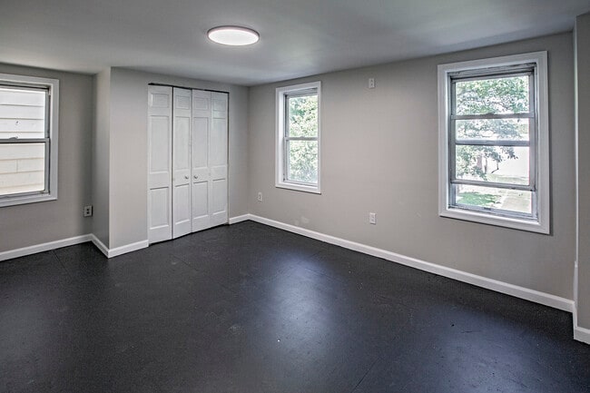 Building Photo - 157 7th St
