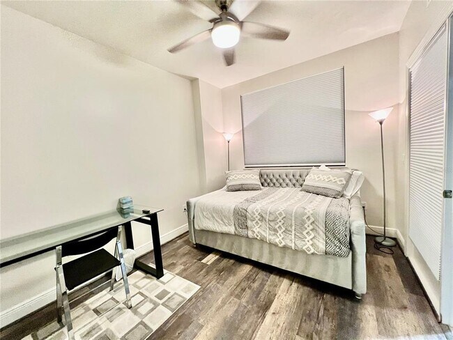 Building Photo - 3321 Sunset Key Cir