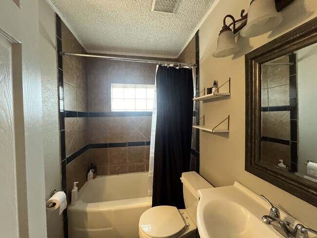 Building Photo - 3101 26th St