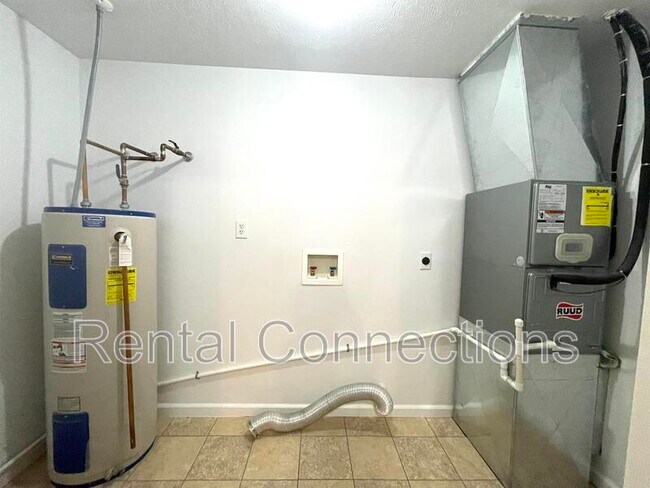 Building Photo - 1212 Montebello Dr