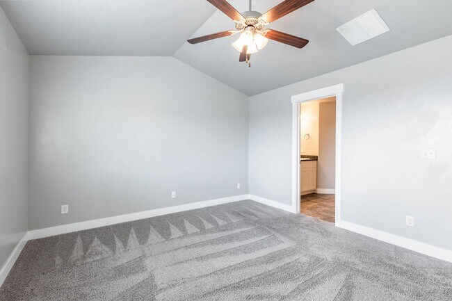 Building Photo - Bright and Charming Townhome Nestled in th...