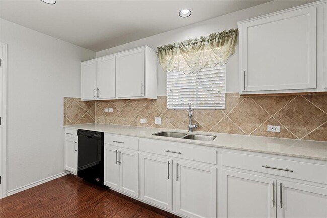 Building Photo - 206 Paint Creek Ln