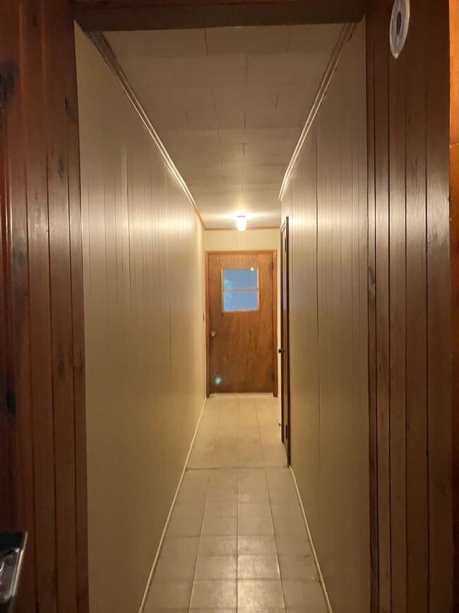 Building Photo - Large 4 Bedroom House On Hwy 105