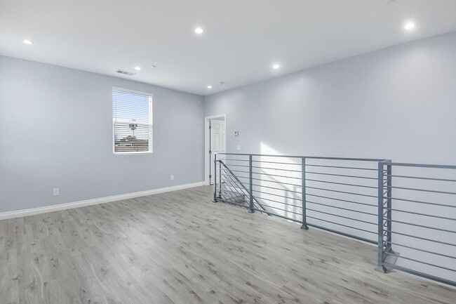 Building Photo - Beautiful Newer construction near LAX and Beaches