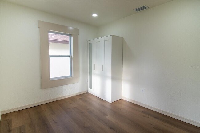 Building Photo - 14022 4th St