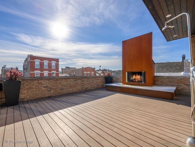 Building Photo - 1302 W Erie St