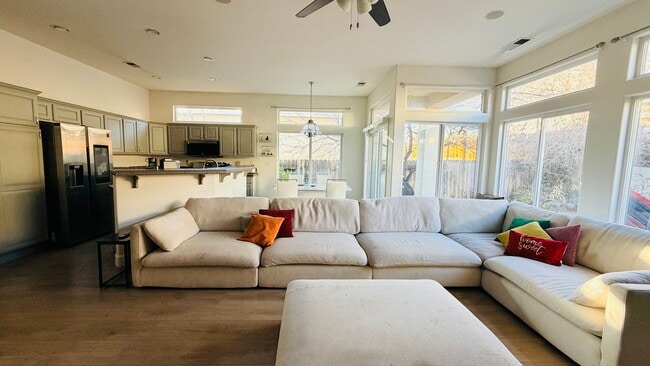 Building Photo - 3024 Oxbow Dr