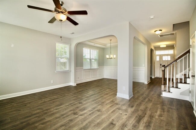 Building Photo - 195 Sandy Springs Rd
