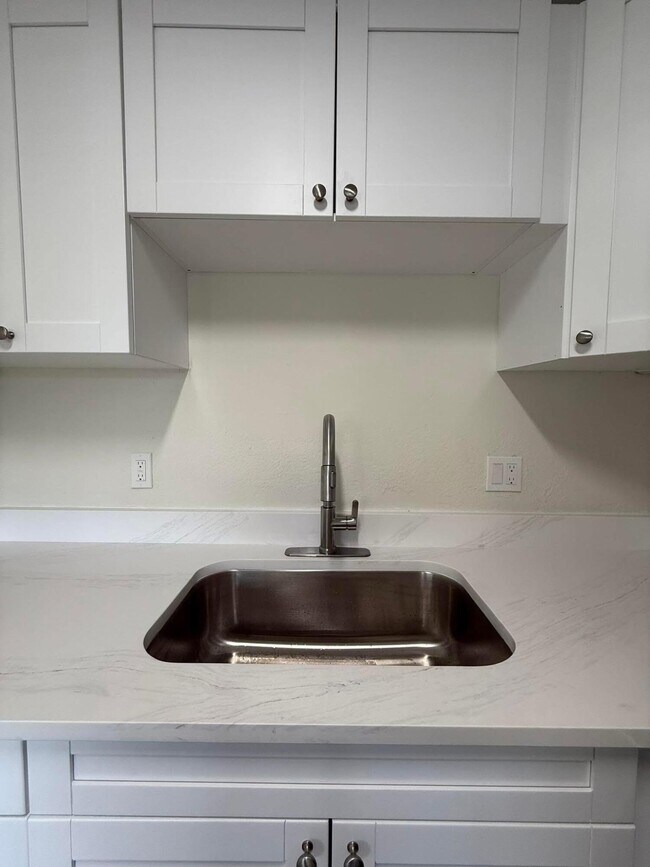 Building Photo - 2000 Springdale Blvd