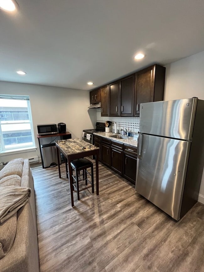 Building Photo - 1800 Callowhill St