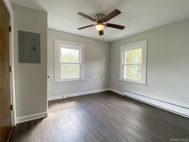 Building Photo - 13 Cozzens Ave