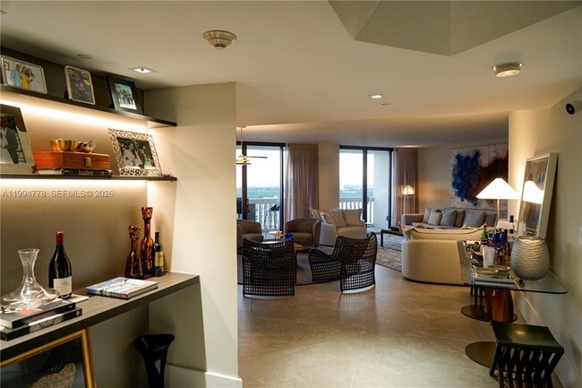 Building Photo - 2000 Island Blvd