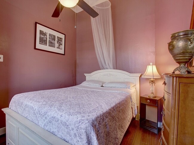 Building Photo - 617 Lyons St