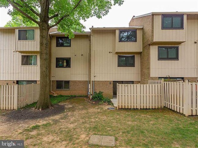Building Photo - 2621 Glengyle Dr