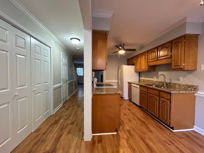 Building Photo - 2 Bed | 2.5 Bath Townhouse In North Raleig...