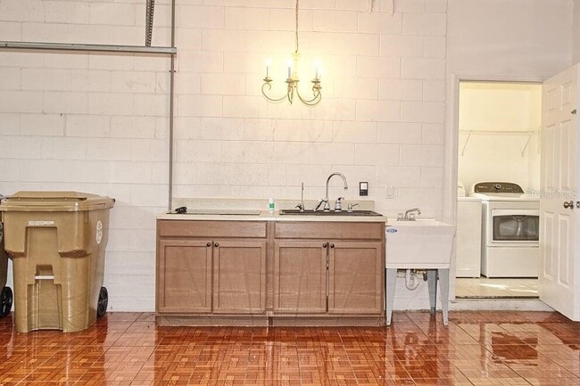 Building Photo - 4000 Bougainvillea Pl