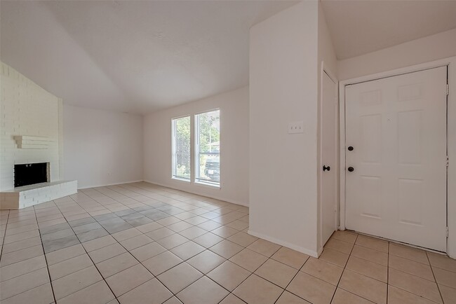 Building Photo - 11009 Crenchrus Ct