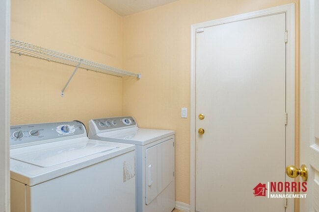 Building Photo - Great Home in Mission Valley