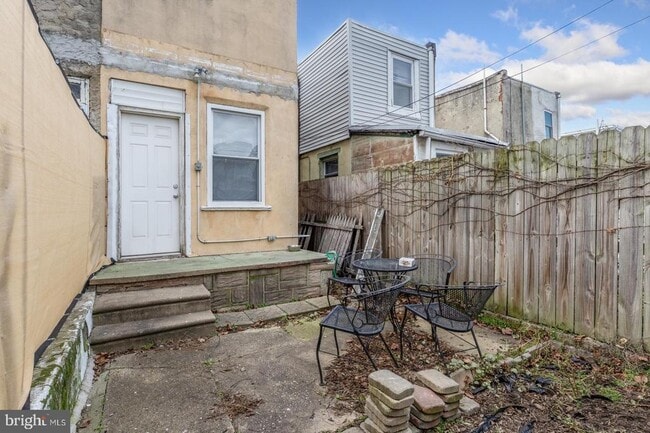 Building Photo - 2329 Almond St