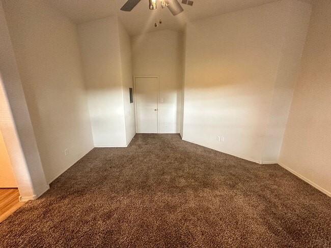 Building Photo - 4 bed 2 bath home in Huning Ranch