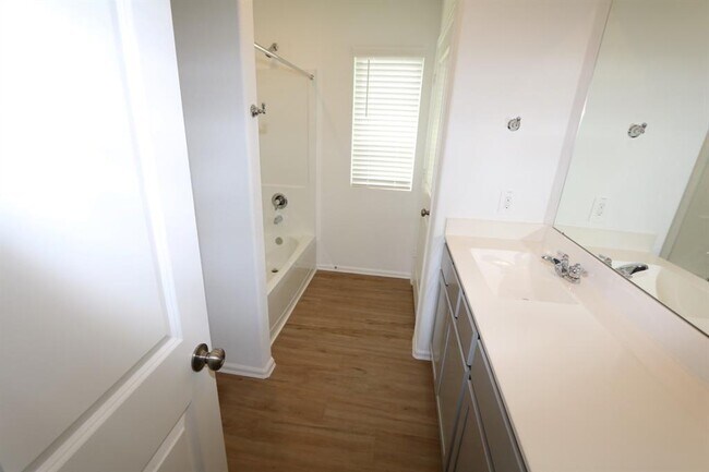 Building Photo - 18527 Gold Holw Ct