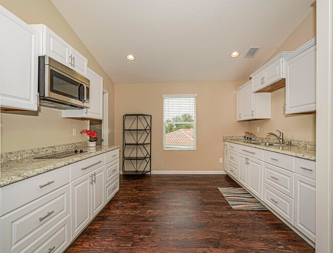 Building Photo - 1750 Berkshire Cir SW