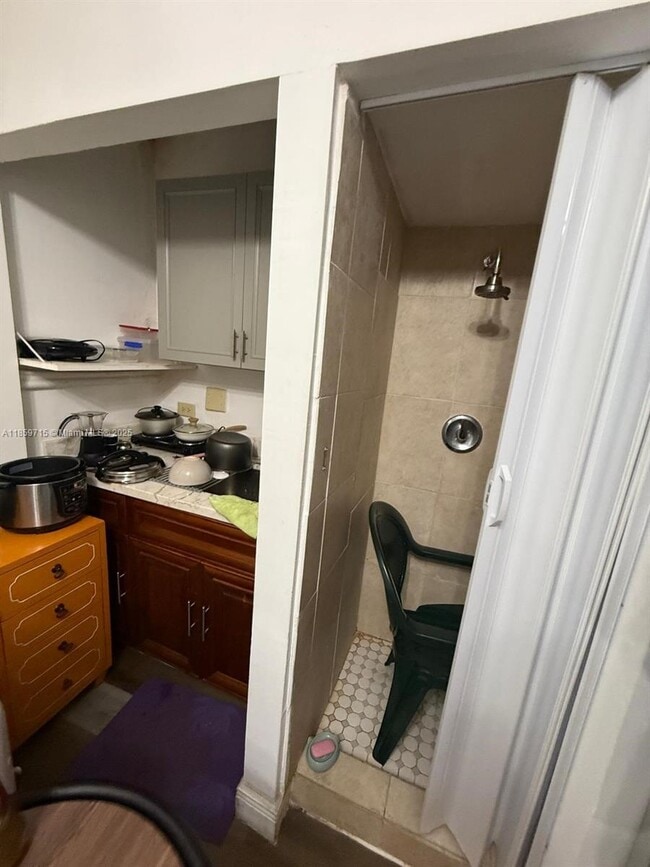 Building Photo - 600 Minola Dr