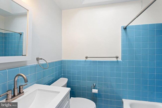 Building Photo - 7675 Overbrook Ave