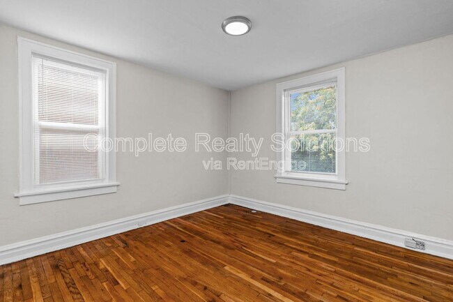 Building Photo - 4175 McRee Ave