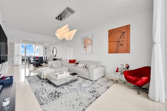 Building Photo - 15901 Collins Ave