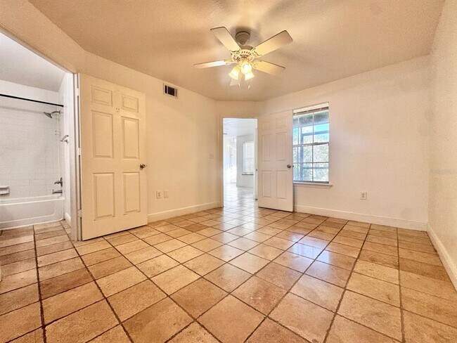Building Photo - 429 Fountainhead Cir