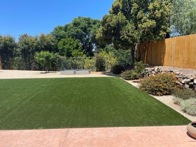 Building Photo - Poway: 4bd/2ba+ Attchd Gar - Single Level