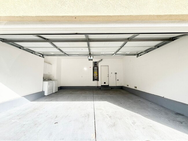 Building Photo - Single Family Home in Mission San Luis Rey!
