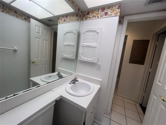 Building Photo - 8250 Lombra Ave