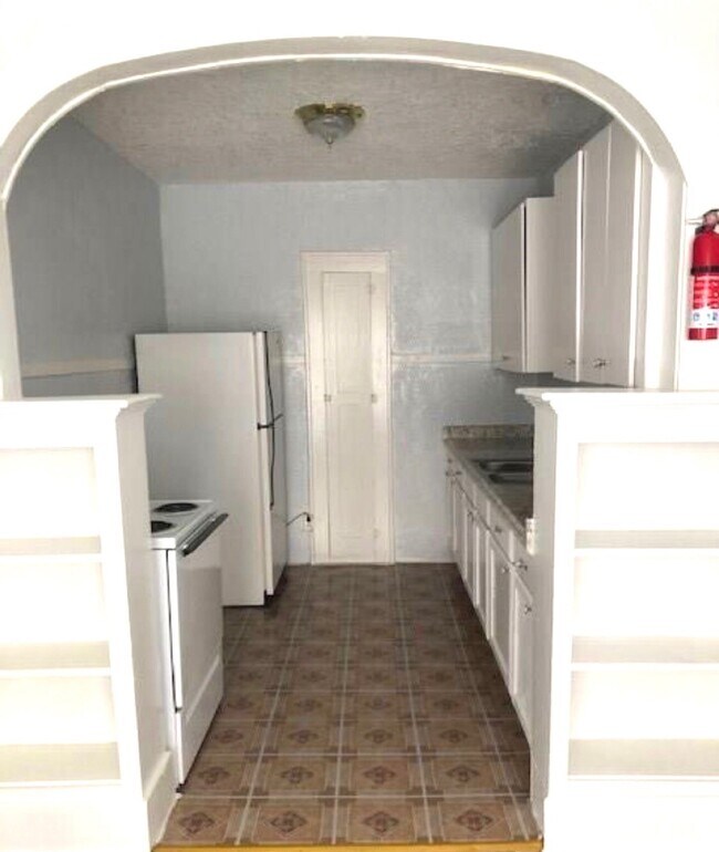 Building Photo - 1658 W Main St