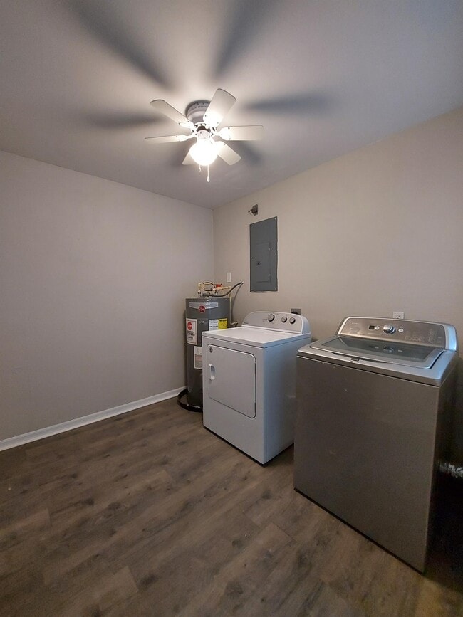 Building Photo - 2247 Stella St