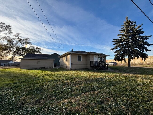 Building Photo - 2 Bedroom, 1 Bathroom Home 5 Minutes from Downtown!