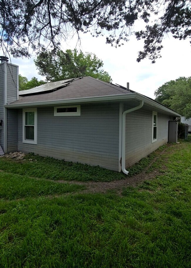 Building Photo - 2507 Schwertner Dr