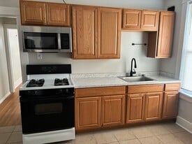 Building Photo - 749 Dickinson St