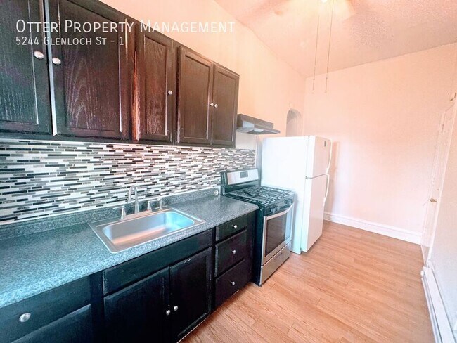 Building Photo - 5244 Glenloch St