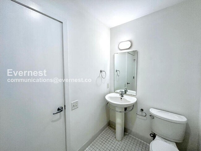 Building Photo - 415 S Front St