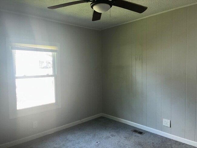 Building Photo - 476 Stallion Ct