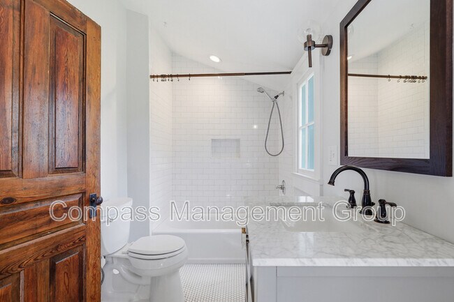 Building Photo - 424 E Burwell Ave
