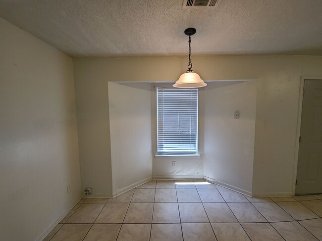 Building Photo - 2 Bedroom 1 Bath in Milton Available for R...