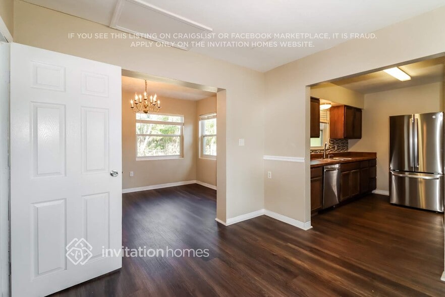 Building Photo - 8541 Jacaranda Ave