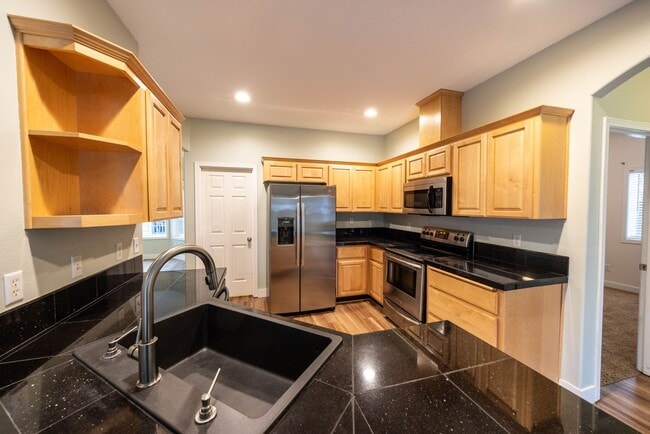 Building Photo - Three bedr. one level home in Washougal - Fenced yard