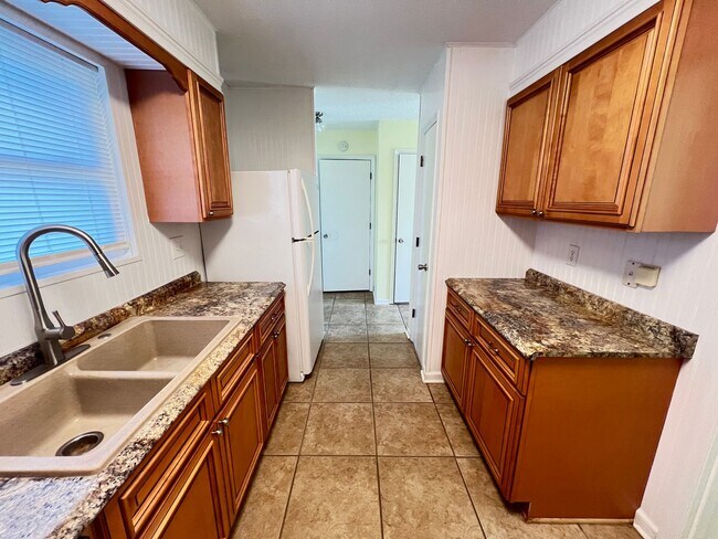 Building Photo - Furnished NMB Three-Bedroom Townhome is less than one mile from the Beach! Available Now!