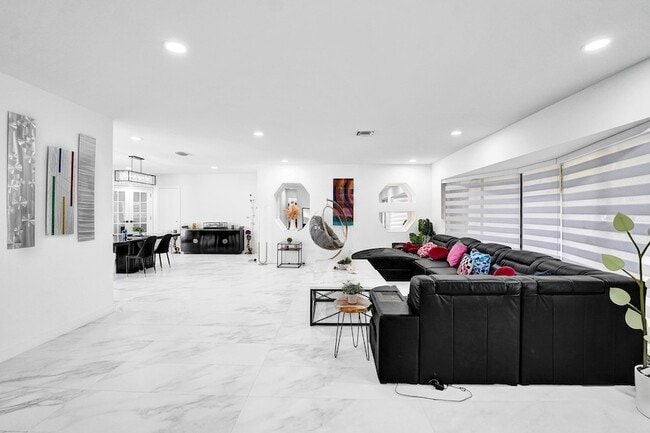 Building Photo - 3681 N 54th Ave