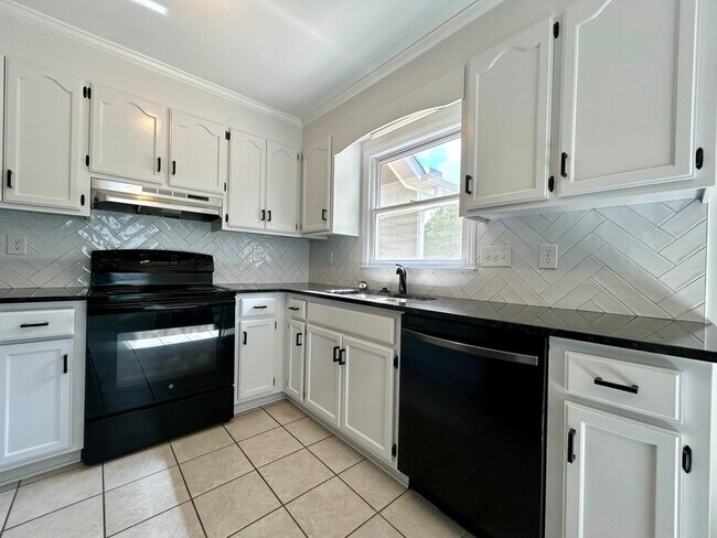 Building Photo - 1311 Hathshire Dr